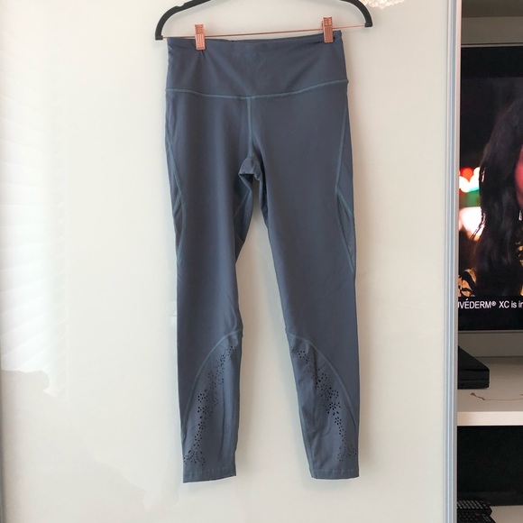 Victoria's Secret Pants - Ankle length gym leggings